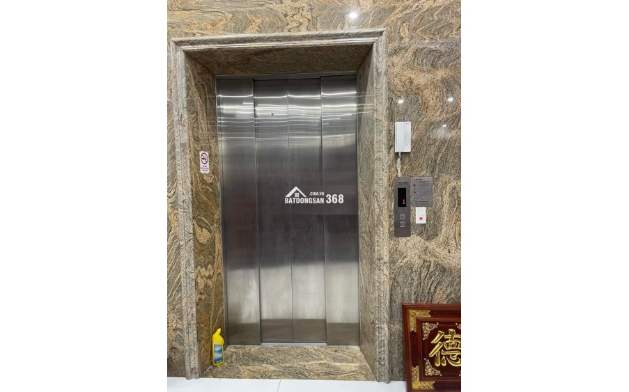 Mình cho thuê nhà lô góc, mới, Nam Trung Yên; vỉa hè 97m2* 5T- 31 Tr